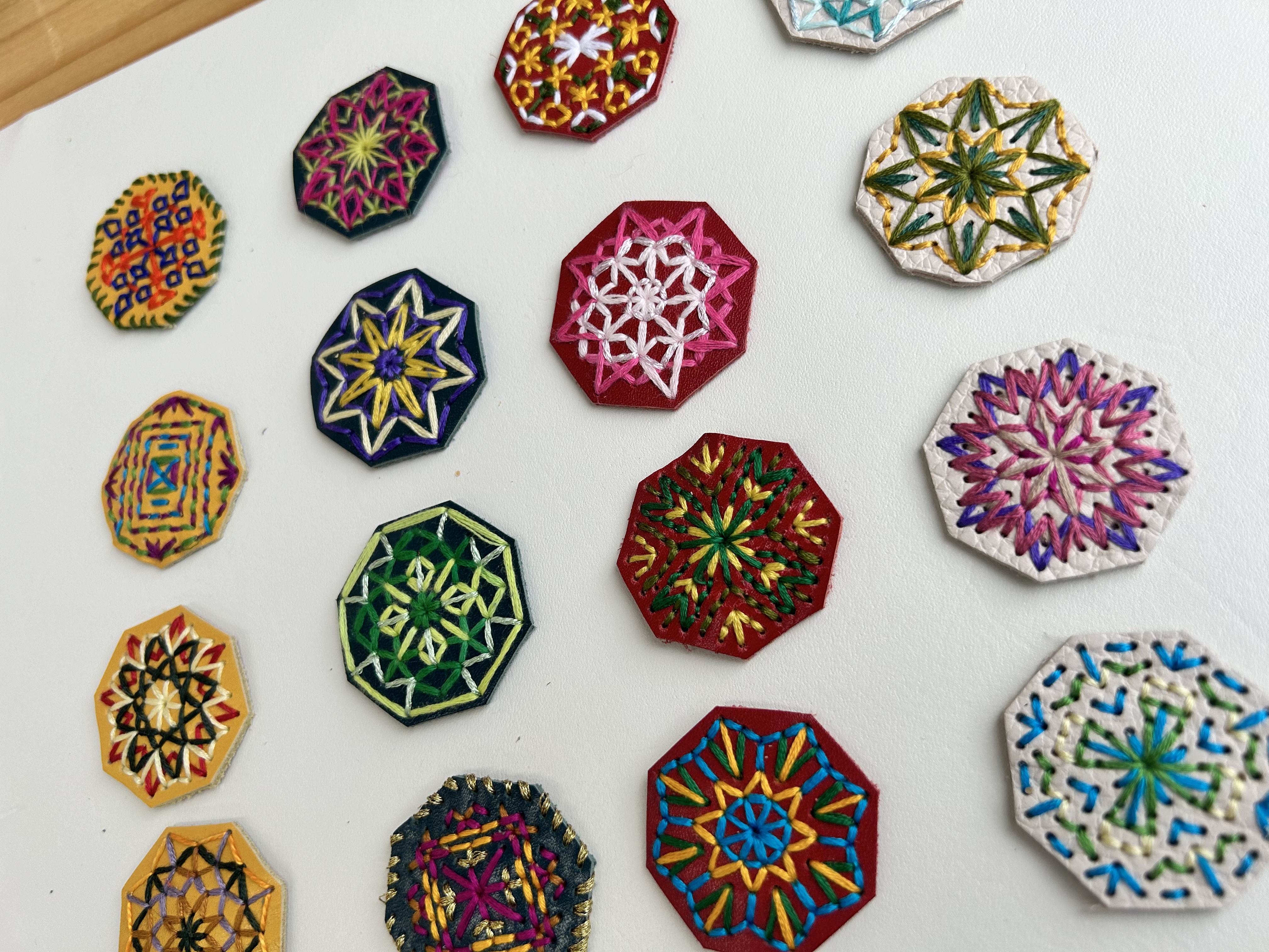 NEW刺繍パーツの作り方 | レザークラフト教室 Lucky&Happy【ラッキー